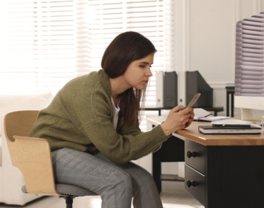 Mengenal Dampak Buruk Kesalahan Posisi Duduk di Kantor