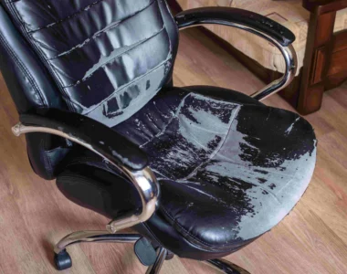 Tanda-tanda Furniture Kantor Anda Perlu Segera Diperbaiki