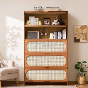 Rak Penyimpanan Vertikal dengan Pintu Anyaman Rotan