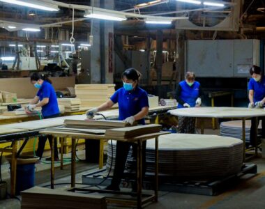 Cara Membaca Spesifikasi Material Furniture Kantor Sebelum Membeli