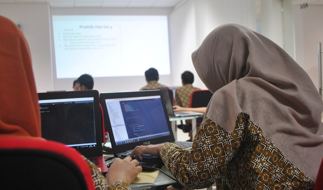 Panduan Mengatur Sudut Pandang Layar Komputer yang Sehat