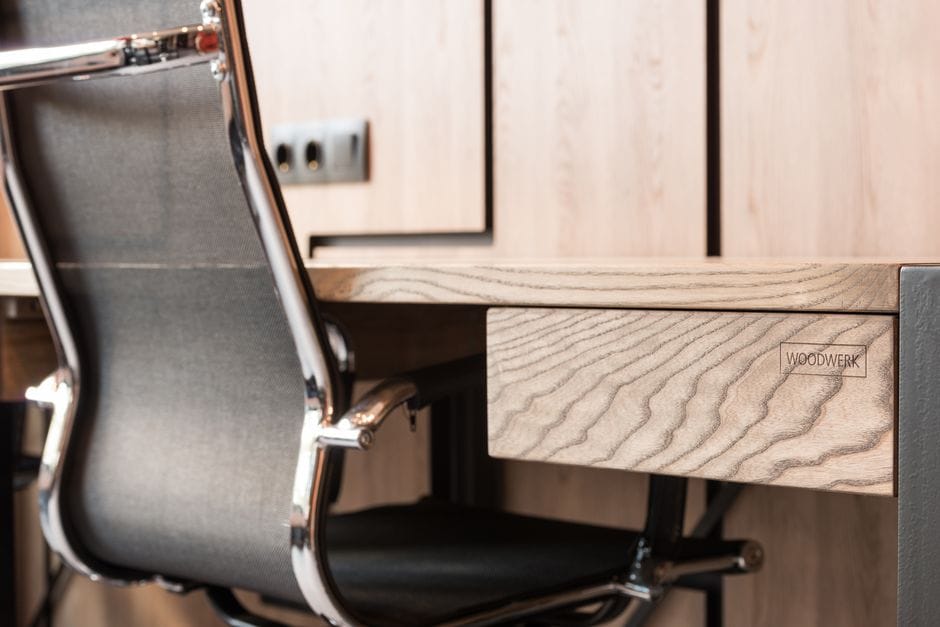 cara memilih material furniture kantor tahan lama