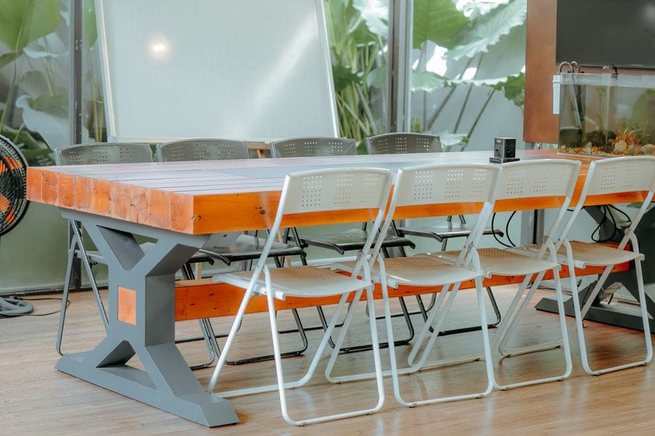 kelebihan dan kekurangan furniture besi kantor