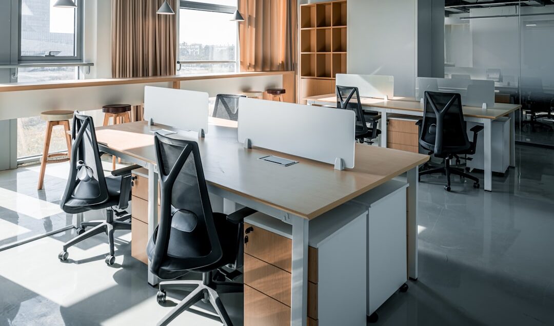 Perbedaan Membeli Furniture Kantor Baru vs Bekas (Second)