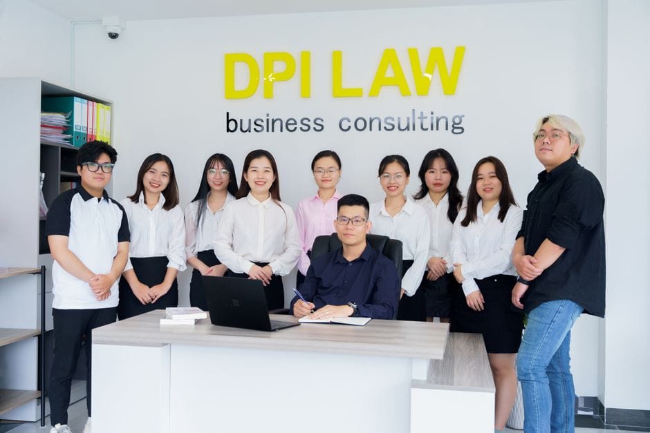 perbedaan meja direktur dan meja staff