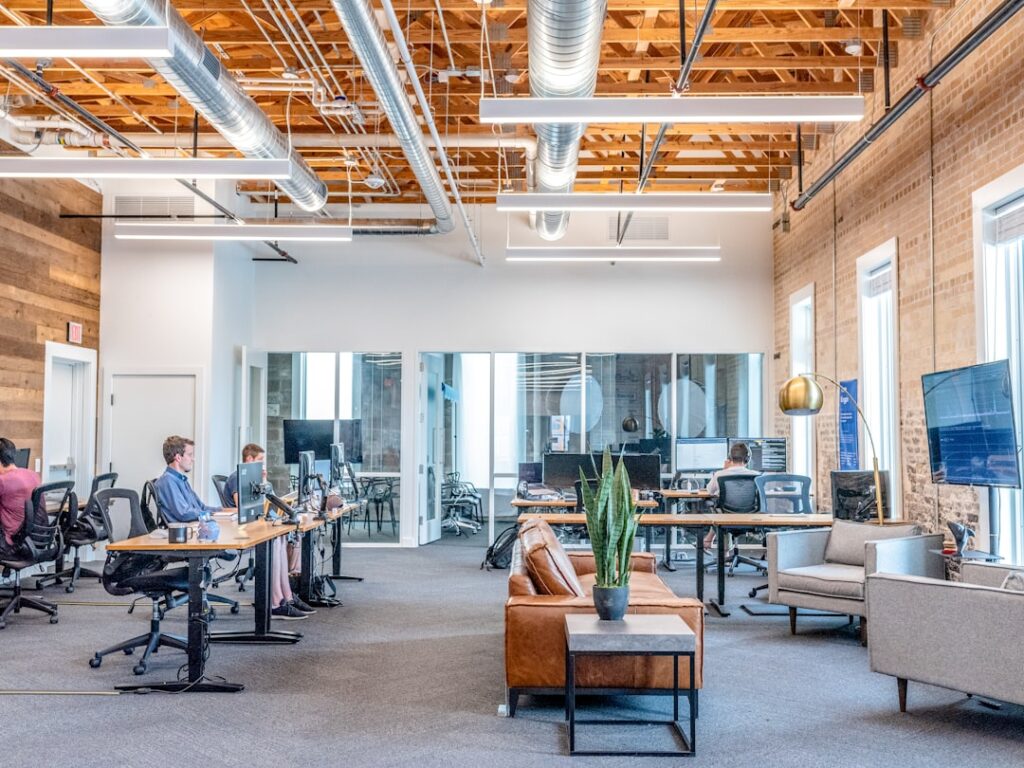 Maksimalkan Ruang Kerja Anda: Cara Menata Layout Kantor agar Efisien dan Nyaman 1 Cara Menata Layout Kantor agar Efisien dan Nyaman