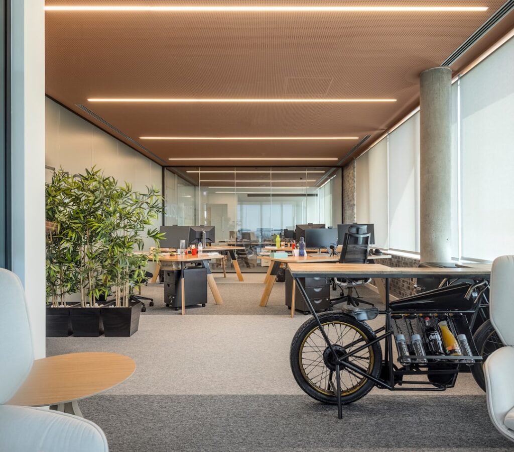 Cara Mengatasi Masalah Akustik dan Kebisingan di Kantor Open Space