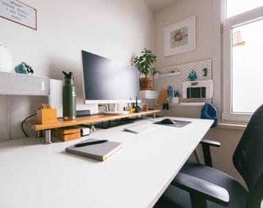 material meja kantor yang awet