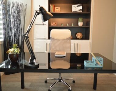 tips mendesain meja kantor minimalis untuk ruangan sempit
