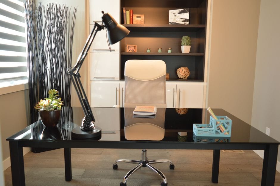 tips mendesain meja kantor minimalis untuk ruangan sempit