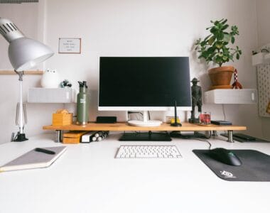 tips menata meja komputer kantor agar rapi