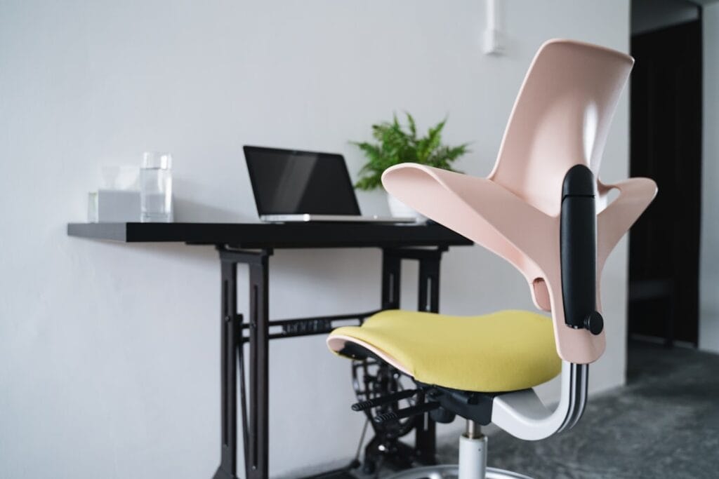 9 Jenis Kursi Ergonomis yang Wajib Dimiliki untuk Kenyamanan Maksimal 5 jenis-jenis kursi ergonomis