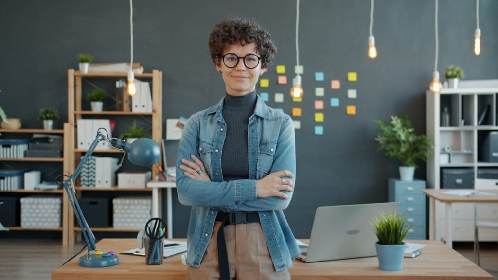 kelebihan dan kekurangan meja staff