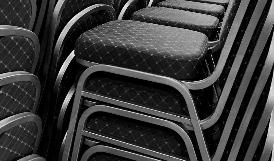 perbedaan kursi resepsionis mesh dan busa