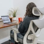 Mengapa Kursi Kerja Ergonomis Adalah Investasi Terbaik untuk Kesehatan Anda