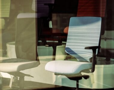 kelebihan dan kekurangan kursi ergonomis