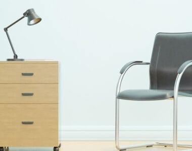 kelebihan dan kekurangan kursi kantor