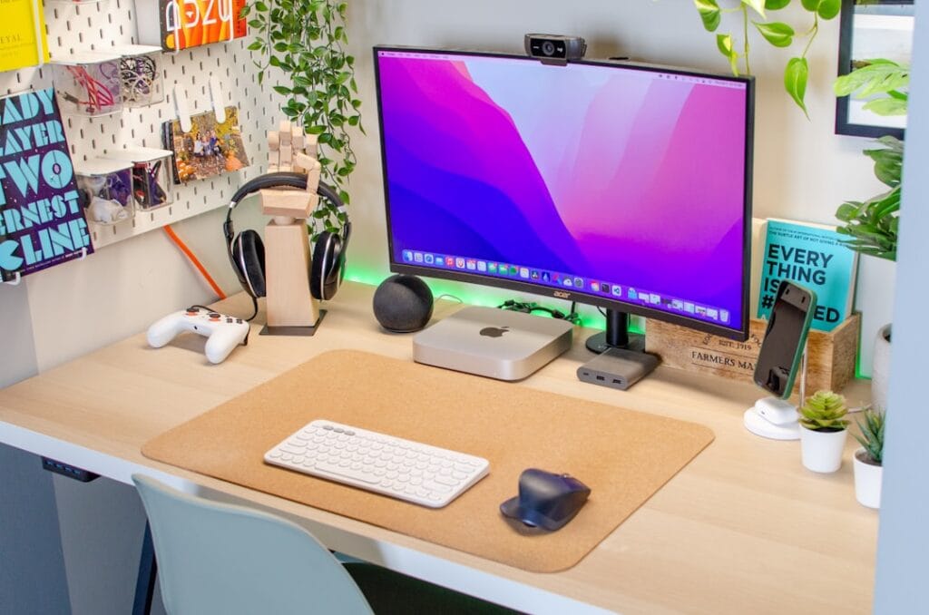 tips menata meja komputer kantor agar rapi